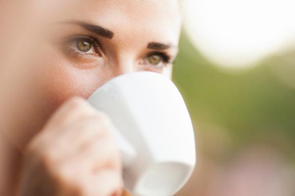 Η μελέτη διαπίστωσε κοινά χαρακτηριστικά μεταξύ ατόμων που πίνουν το ίδιο είδος καφέ!  Η κλινική ψυχολόγος Δρ Ramani Durvasula κατέληξε στο συμπέρασμα μετά από παρατήρηση 1.000 ατόμων, ερευνώντας τη σ