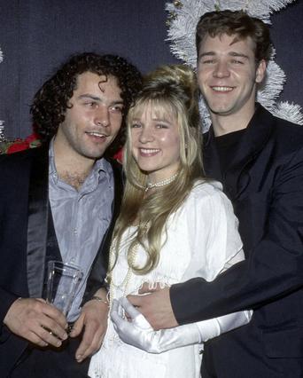Η Ντανιέλ Σπένσερ και ο Ράσελ Κρόου με έναν φίλο τους το 1991, κατά τη διάρκεια της ενός έτους σχέσης τους. Ήταν ακόμη παιδιά...