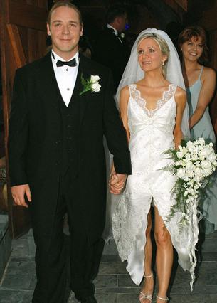 Ο Ράσελ Κρόου και η Ντανιέλ Σπένσερ τη μέρα του γάμου τους το 2003
