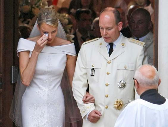 Η νύφη δεν μπορούσε να συγκρατήσει τα δάκρυά της. Συγκίνηση; Ή μήπως όχι;