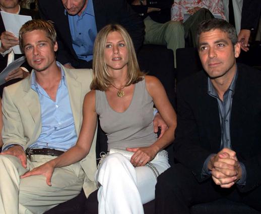 Η φιλία του Μπραντ και του Τζορτζ μετράει πολλά χρόνια. Εδώ, μαζί  τους η τότε γυναίκα του Πιτ,  Τζένιφερ Άνιστον, το 2001.
