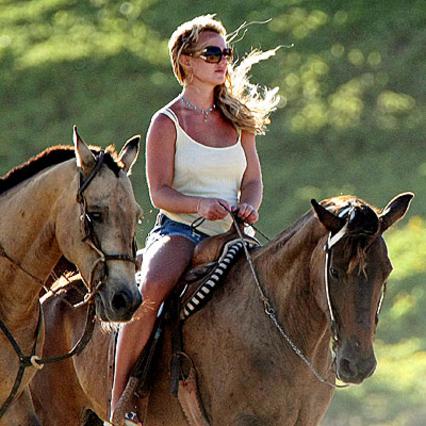 Η Μπρίτνεϊ Σπιαρς απολαμβάνει την ιππασία κατά τη διάρκεια των πρόσφατων διακοπών της στο Μεξικό.