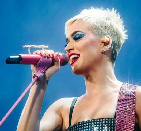 Katy Perry: Φόρεσε φούτερ με το πρόσωπο του Orlando Bloom