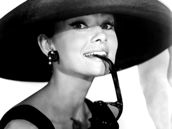 Audrey Hepburn: Το μυστικό της για να πετυχαίνει πάντα το καθηλωτικό της βλέμμα