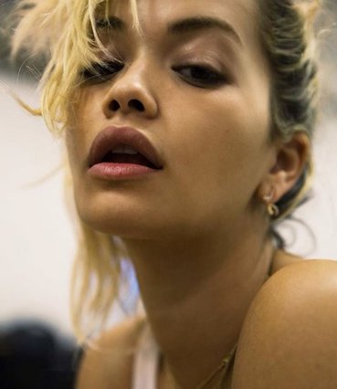 Rita Ora: Αποκαλύπτει τη σεξουαλικότητα της μέσα από το νέο της άλμπουμ 