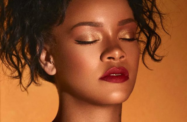 Rihanna - Η νέα της παλέτα σκιών είναι ο,τι πιο όμορφο έχεις δει