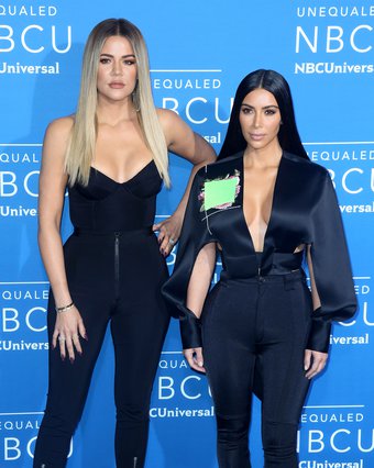 Kim & Khloe Kardashian: Ιδού η πρώτη κοινή φωτογραφία των μωρών τους 