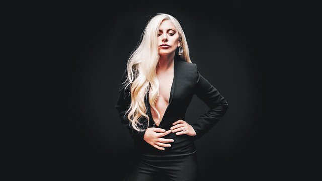 Κοινή θνητή: αυτό είναι το πραγματικό κορμί της Lady Gaga με bikini
