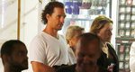 Matthew McConaughey: Βόλτες στη Μύκονο με τη Μαριάννα Λάτση [photos]