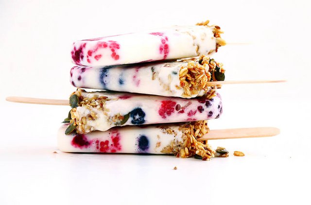 Παγωτό ξυλάκι γιαούρτι: Η πιο εύκολη και υγιεινή λύση για ένα παιχνιδιάρικο πρωινό 