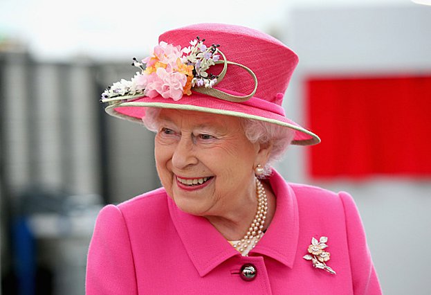Βασιλικό πρωτόκολλο: Ιδού τι πρέπει και τι δεν πρέπει να κάνεις σε μια συνάντηση με τη βασίλισσα 