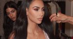 Kim Kardashian: Βάφεται μπροστά στην κάμερα και μας δείχνει το εορταστικό της μακιγιάζ