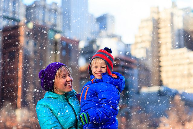 Χιόνι και κλειστά σχολεία σήμερα: 5 πράγματα που μπορείς να κάνεις με τα παιδιά σου 