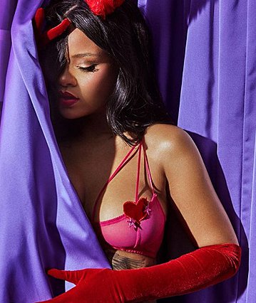 Rihanna:  Φωτιά  τα εσώρουχα που κυκλοφόρησε για τον Άγιο Βαλεντίνο [photos] 