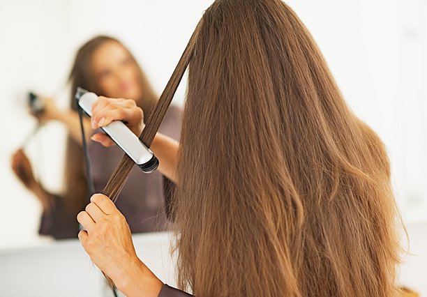 Ποια είναι τα σημάδια για να καταλάβεις ότι χρειάζεσαι καινούργιο ισιωτικό μαλλιών