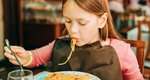To παιδί σου πεινάει συνέχεια; 5 πιθανοί λόγοι και πώς να τους αντιμετωπίσεις 