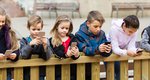 Παιδιά και smartphones: Τα 6 προβλήματα που ενδέχεται να προκύψουν από την αυξημένη χρήση 