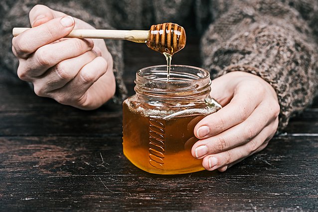 Τι θα συμβεί στο σώμα σου αν αρχίσεις να τρώς μέλι πριν κοιμηθείς