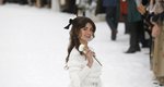 Λευκή οπτασία η Penelope Cruz στην πασαρέλα του οίκου Chanel 