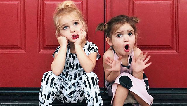Οι 4χρονες δίδυμες influencers που έχουν γίνει star του instagram, λανσάρουν σειρά παιδικών ρούχων