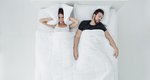 10 τρόποι για να καταφέρεις να κοιμηθείς όταν ο σύντροφος σου ροχαλίζει