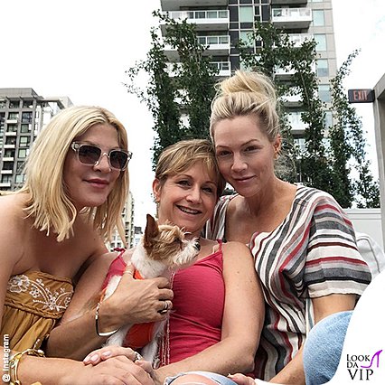 Donna, Andrea & Kelly: Τα κορίτσια του Beverly Hills ποζάρουν χωρίς ίχνος μακιγιάζ με τα μαγιό τους [photo]