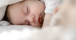 Πώς θα βοηθήσεις το μωράκι σου να κοιμηθεί καλύτερα όταν είναι κρυωμένο