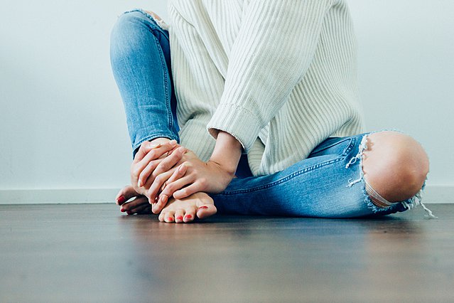 4 τρόποι που τα πόδια σου μπορεί να φανερώσουν προβλήματα υγείας σε εσωτερικά όργανα