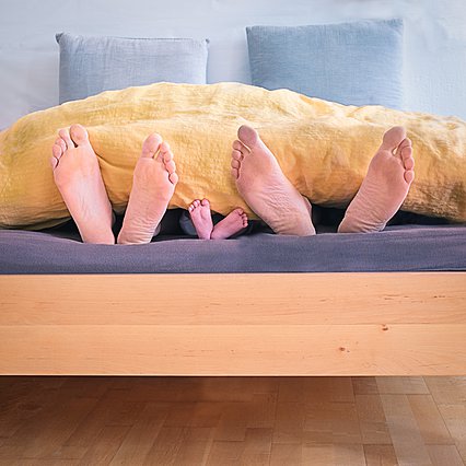 Κοιμούνται τα παιδιά στο κρεβάτι σου; Ιδού μια θεωρία που υποστηρίζει ότι θα έπρεπε να το ξανασκεφτείς