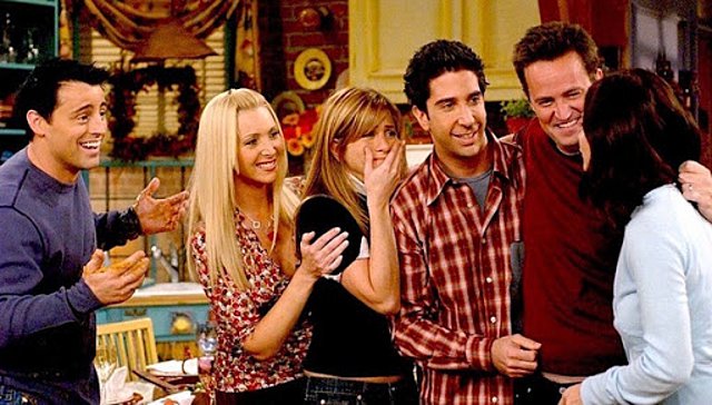 Friends: Μήπως ο  Chandler  μόλις αποκάλυψε ότι έρχεται το μεγάλο reunion; 
