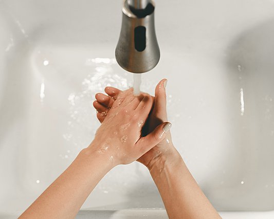 5 τρόποι να προστατεύσεις το δέρμα των χεριών σου από το συχνό πλύσιμο