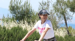 Εύη Βατίδου - Μάιρα Κούγια: Mαμά και κόρη βγήκαν για ποδηλατάδα και εντυπωσίασαν!