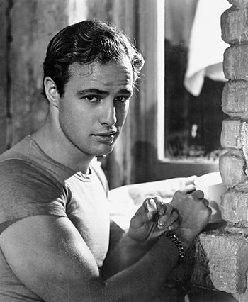 Ποια πασίγνωστη ηθοποιός είπε για τον Marlon Brando πως  ήταν απογοητευτικός ως εραστής ;