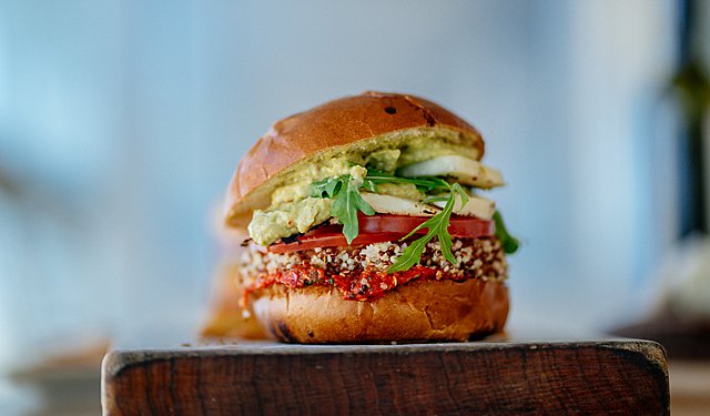 Vegan burger: Θα είναι σαν να τρως μπιφτέκι αλλά δεν θα είναι μπιφτέκι