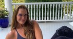 Brooke Shields: Ποζάρει με μαγιό στα 55 της και εντυπωσιάζει