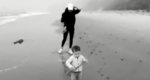 Meghan και Harry: Τα απίθανα παιχνίδια με τον Archie στην παραλία [video]