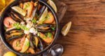 Η απόλυτη συνταγή για paella με θαλασσινά, chorizo και πιπεριές 