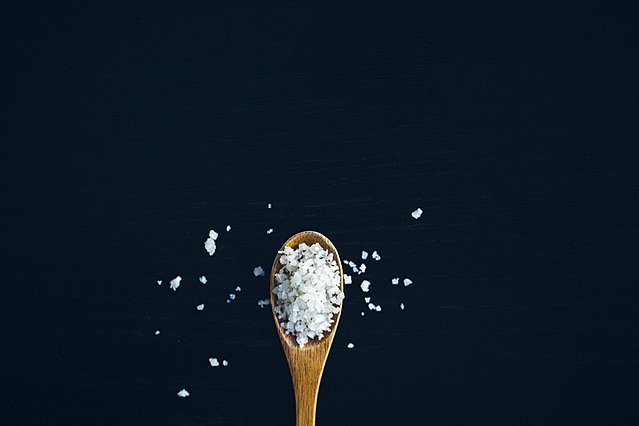 9 έξυπνοι και χρήσιμοι τρόποι να χρησιμοποιήσεις το αλάτι 