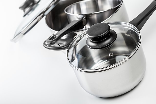 Πώς να καθαρίσεις τηγάνια από ανοξείδωτο χάλυβα (και να παραλείψεις όλο το τρίψιμο) 