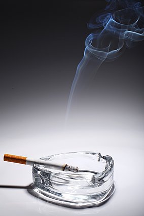 Πώς να διώξεις τη μυρωδιά του καπνού από το σπίτι και τα έπιπλά σου 