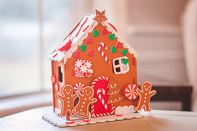 Gingerbread house: Οι καλύτερες συμβουλές από μια επαγγελματία αρτοποιό για να φτιάξεις το καλύτερο