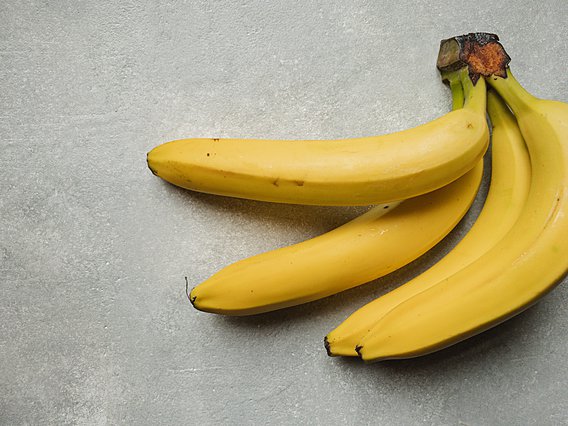 Πώς να αποθηκεύσεις τις μπανάνες για να μην μαυρίζουν 