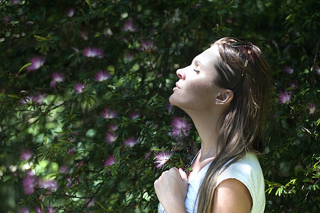 Ποια είναι η τεχνική αναπνοής που θα σε βοηθήσει να απαλλαγείς από το άγχος σε 5 λεπτά