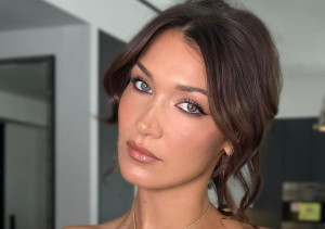 Οι ‘90s αφέλειες της Bella Hadid είναι το σημάδι σου να τολμήσεις αυτόν τον χειμώνα