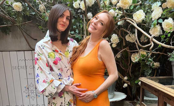 Lindsay Lohan: Ποζάρει με φουσκωμένη κοιλίτσα στο baby shower μαζί με τα αγαπημένα της πρόσωπα