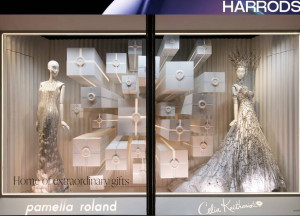 Celia Kritharioti: Η βιτρίνα της στα Harrods βραβεύτηκε ως η καλύτερη Χριστουγεννιάτικη βιτρίνα στον κόσμο