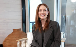 Χαρές στο σπίτι της Julianne Moore. Αρραβώνιασε τον γιο της