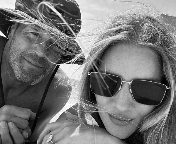 Rosie Huntington Whiteley - Jason Statham: Κάνουν διακοπές στη Μεσόγειο και μοιράζονται σπάνιες φωτογραφίες με τα παιδιά τους