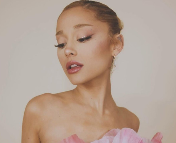 Αποκάλεσαν την Ariana Grande «άρρωστη» επειδή δήλωσε ότι θα ήθελε να βγει για φαγητό με τον serial killer Jeffrey Dahmer