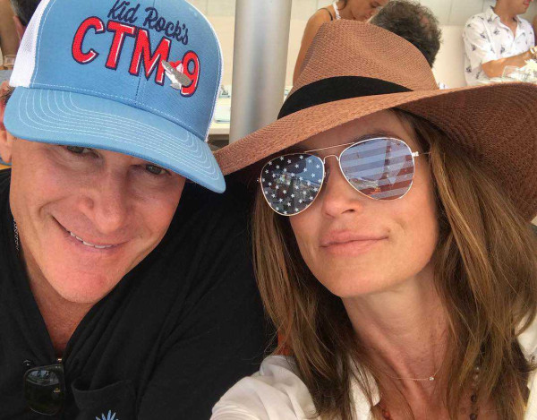 Cindy Crawford: Ο παραδοσιακός κανόνας που έχει στον γάμο της και τον θεωρεί ως συνταγή επιτυχίας